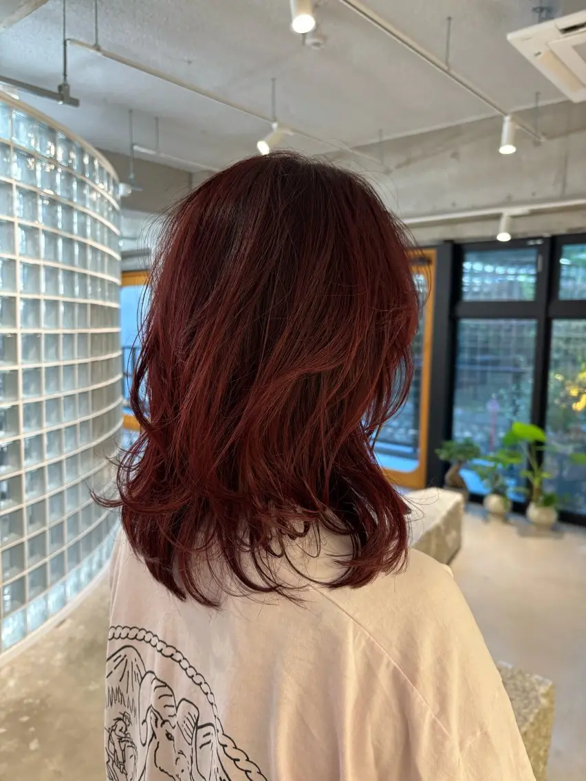 ミディアム om's poka 伊藤百花のヘアスタイル