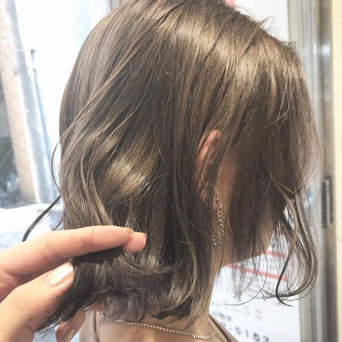 ミディアム カラー アディクシーカラー ベージュカラー ブリーチ シルバー シルバーベージュ ヘアカラー sano sayakaのヘアスタイル