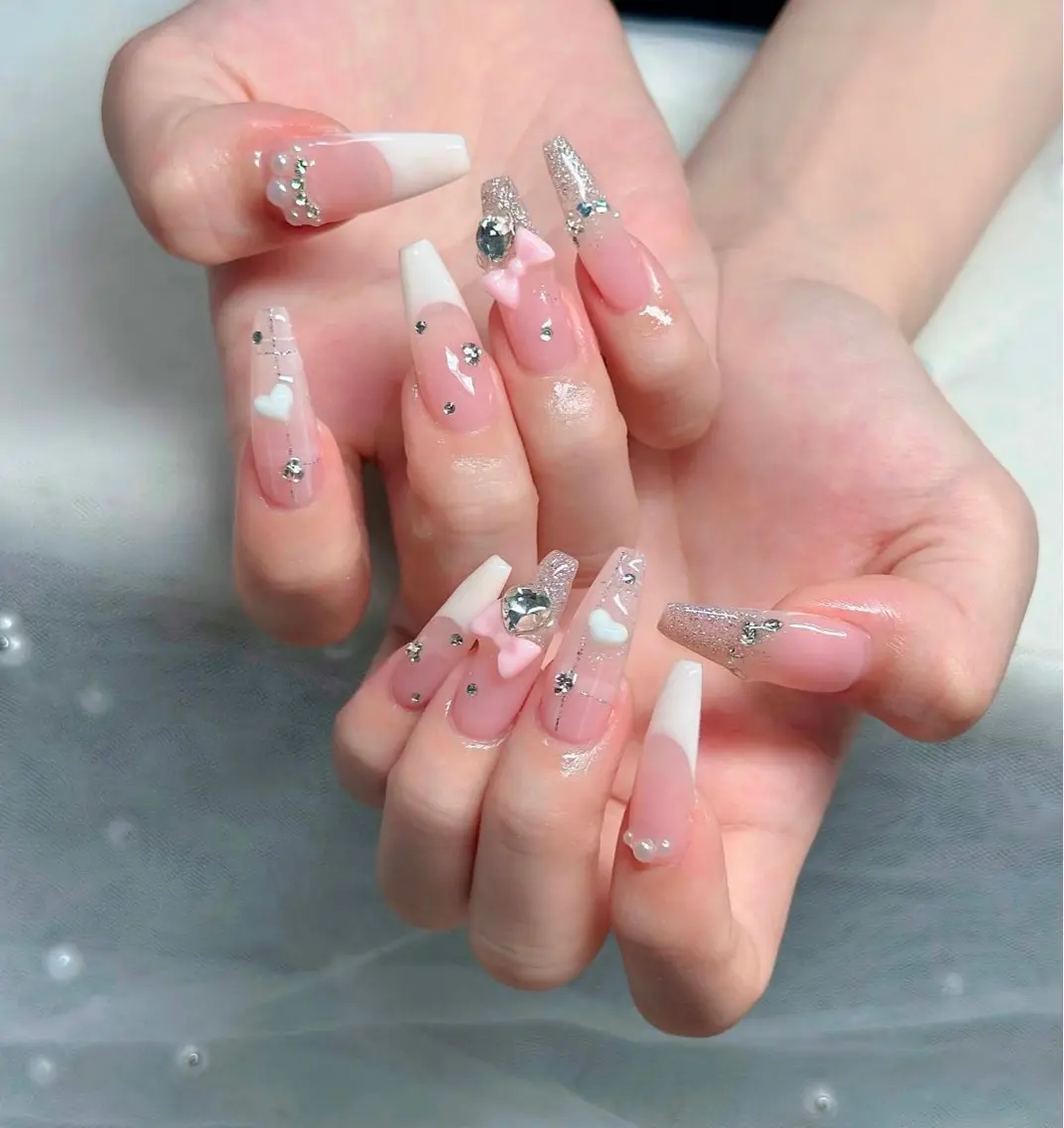 ネイル オーロラネイル フレンチネイル ジェルネイル ハロウィン キラキラネイル ハンドネイル H.baby Nail Salonのネイルデザイン