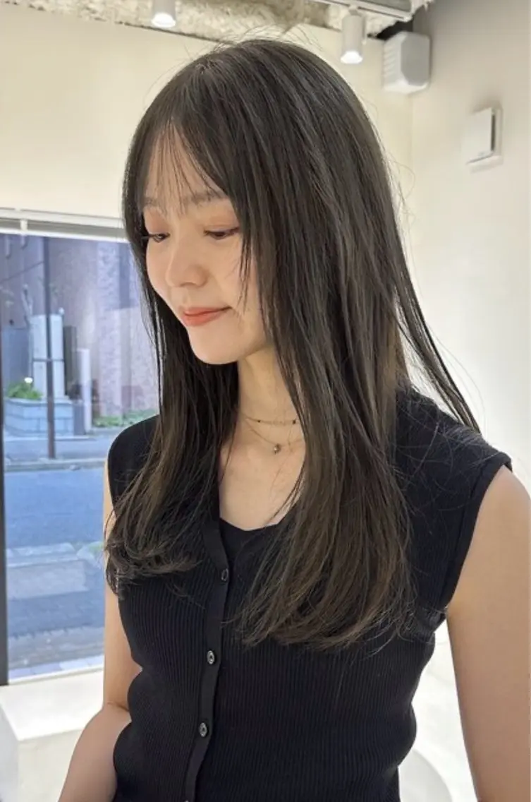 カラー ブリーチ グレージュ ブリーチなしカラー オリーブグレージュ オリーブグレー ヘアカラー 加藤 優那のヘアスタイル