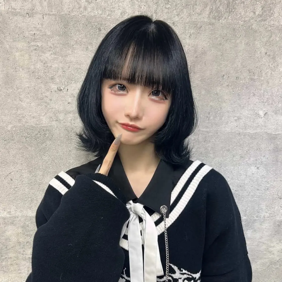 ショート カラー 黒髪 ブルーカラー ブルーブラック OZ梅田♡ ゆはなブリーチのヘアスタイル