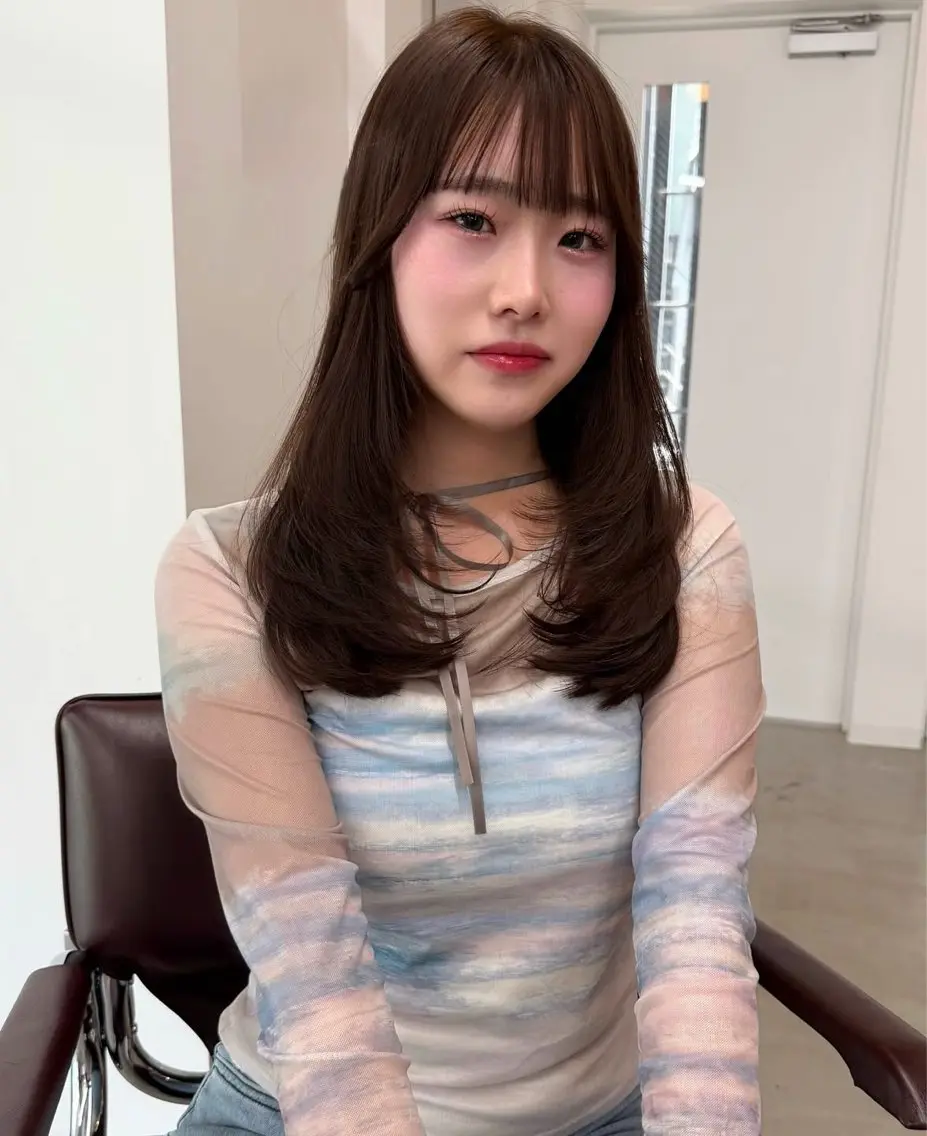 セミロング タマシロカリン 艶カラー/レイヤーのヘアスタイル