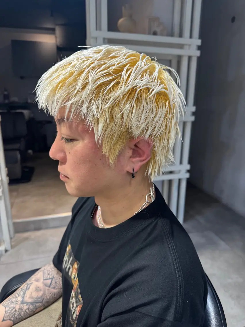 ミディアム カラー メンズ メンズブリーチ メンズハイトーン ブリーチ ハイトーンカラー ヘアカラー トリートメント 似合う髪型見つけます AYAKAのヘアスタイル