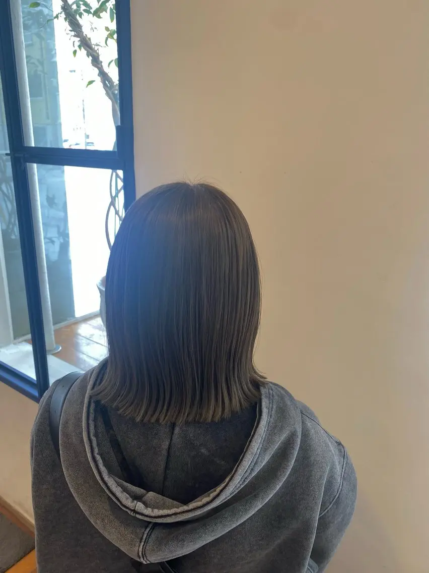 ミディアム ボブ サイドバング 外ハネヘア カット トリートメント 加藤 有希子のヘアスタイル