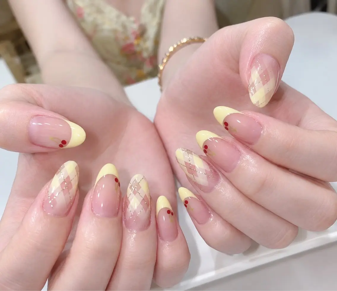 ネイル チークネイル ドット フットネイル フレンチネイル グラデーション ハンドネイル ハンドケア Aria Nail Beautyのネイルデザイン