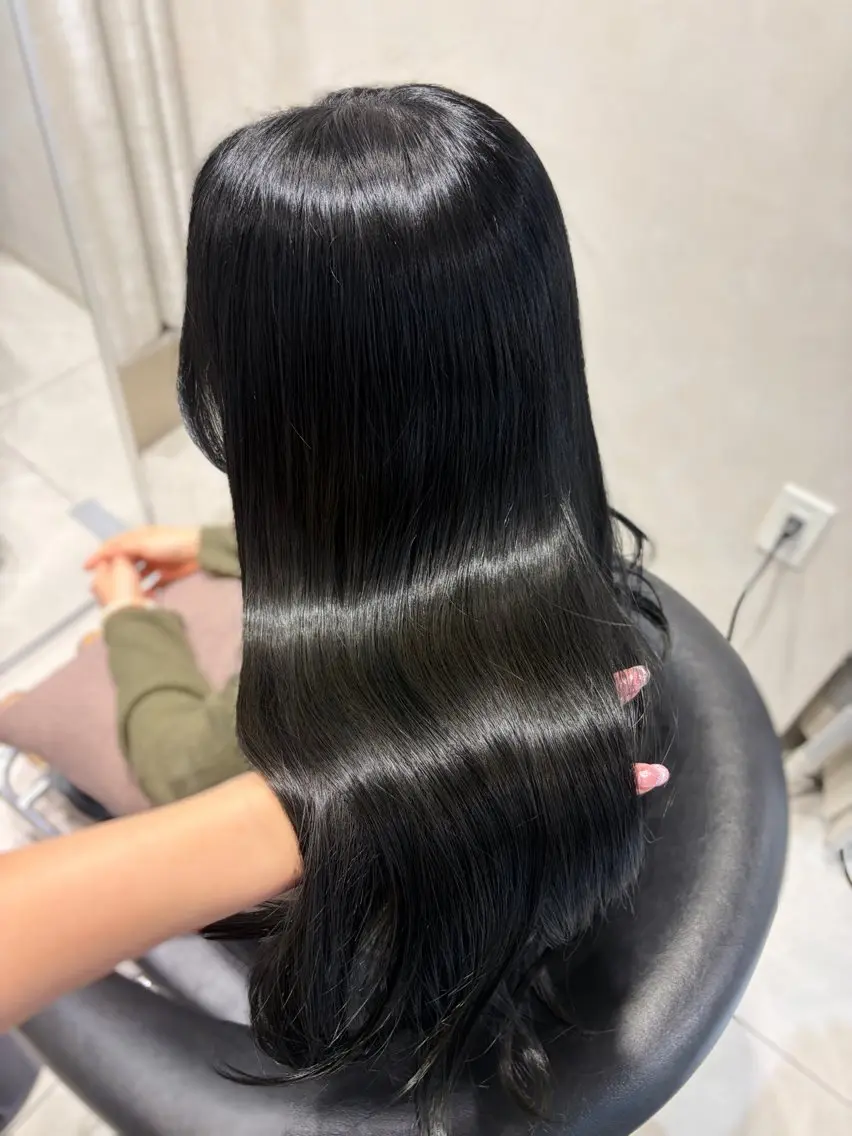 ロング カラー 黒髪 グレーブラック ヘアカラー トリートメント 韓国レイヤー×モテ髪 /MITSUKI🤍のヘアスタイル