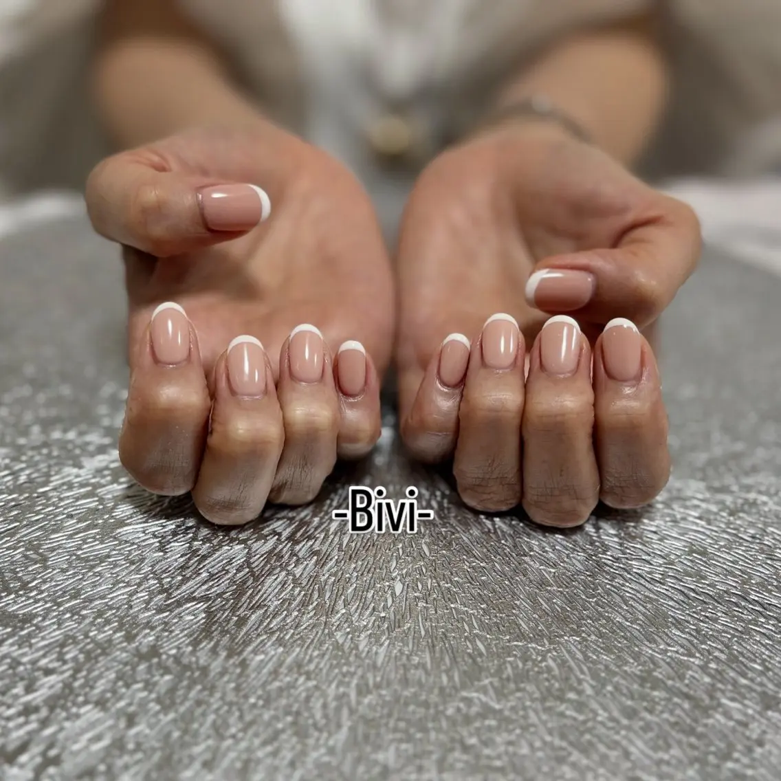 ネイル アートネイル フレンチネイル ラメ(グリッター) ピンク シルバー ハンドネイル ハンドケア ♡Bivi♡自爪に 優しいネイルサロンのネイルデザイン