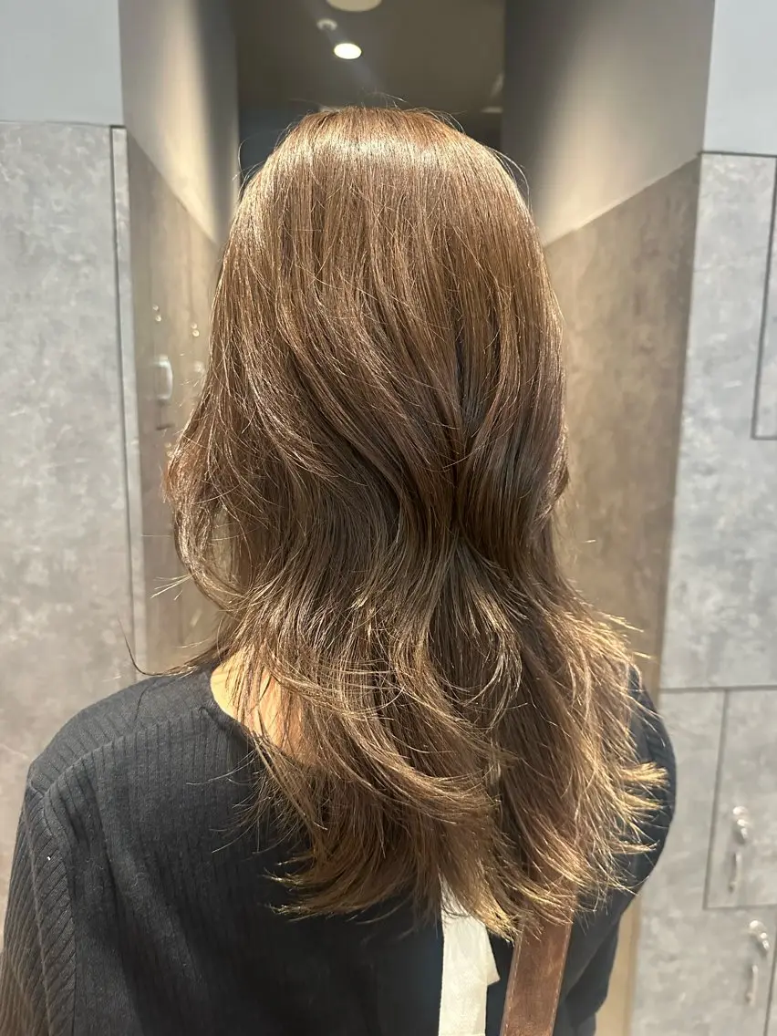 ロング ヘアカラー 橋本 紅芭のヘアスタイル