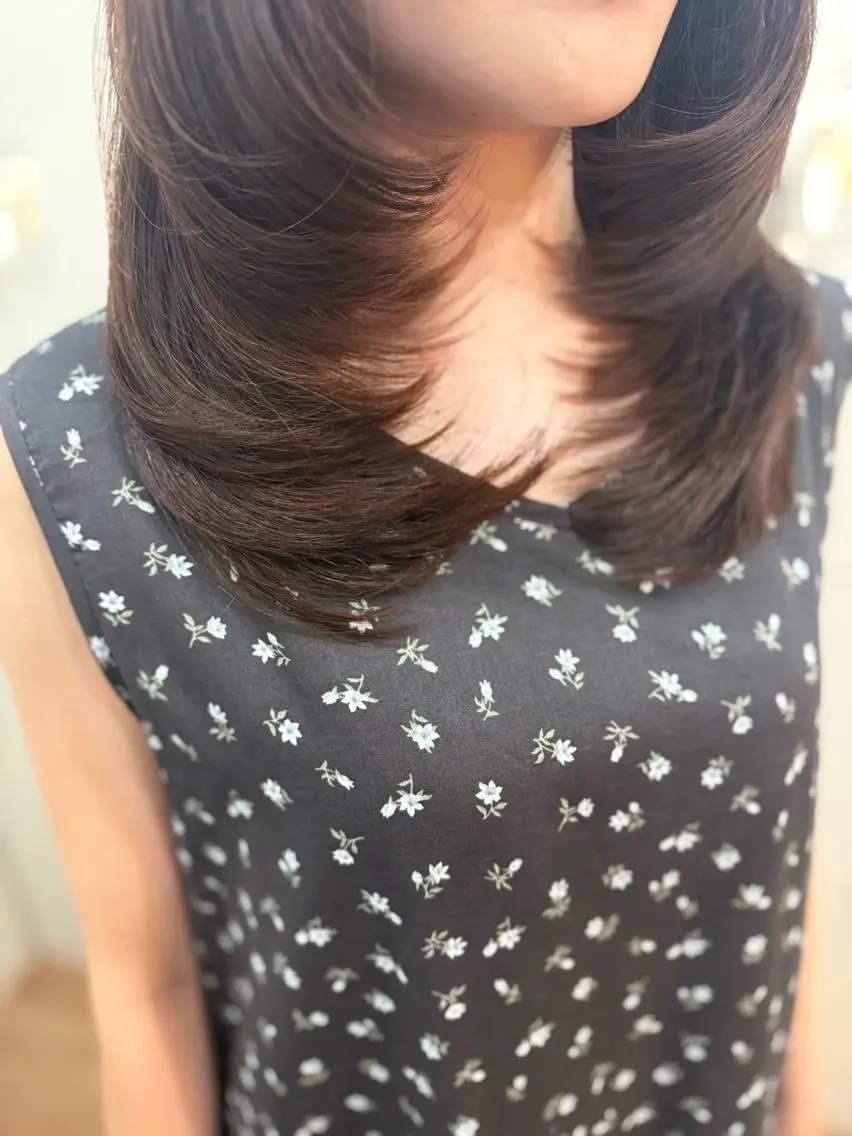 セミロング 顔まわりレイヤー 顔周りカット レイヤーカット fenice natsumiのヘアスタイル