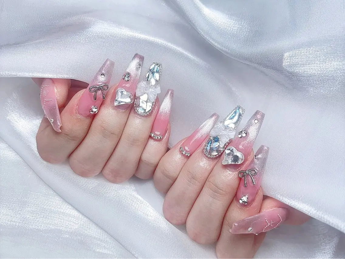 ネイル 🎀M nails✨ ビューティーのネイルデザイン