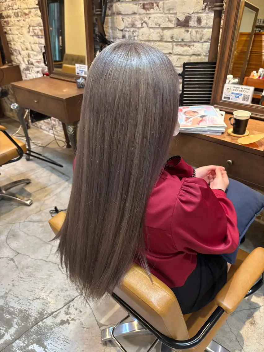 ロング カラー ブリーチ ケアブリーチ 透明感カラー グレージュ ヘアカラー トリートメント 七井 香奈 (なないかな)のヘアスタイル