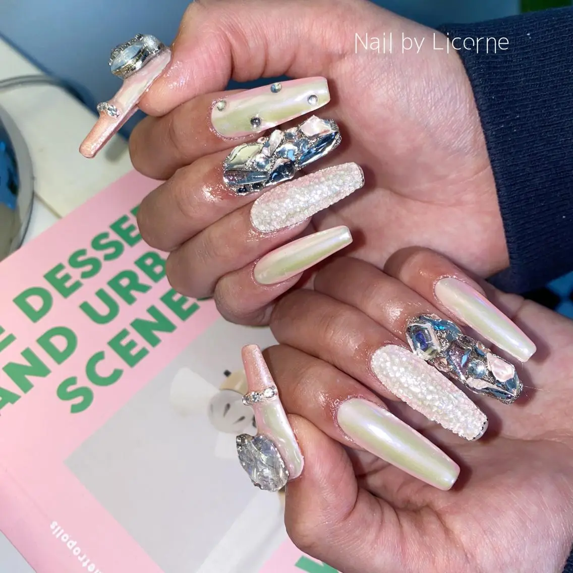 ネイル アートネイル オーロラネイル フレンチネイル 氷ネイル・うるうるネイル マグネットネイル ハンドネイル Nail by Licorneのネイルデザイン