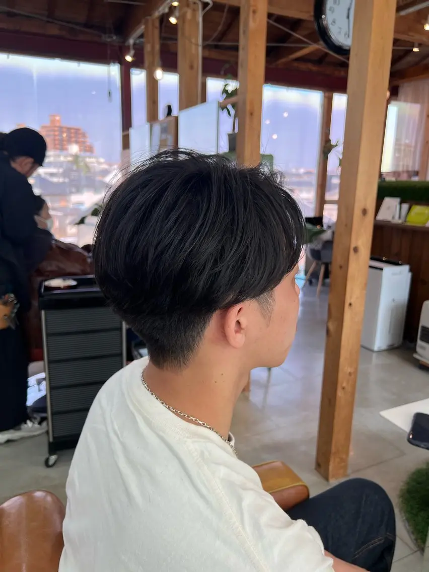 ショート メンズ センターパート 岩﨑 裕也のヘアスタイル