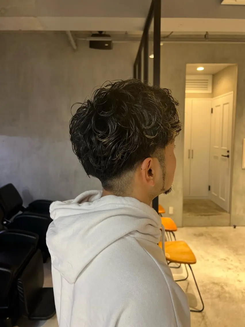 パーマ メンズ メンズパーマ メンズツイストパーマ 波巻きパーマ ツイストパーマ しずく🤍🧸 / fifthパーマのヘアスタイル