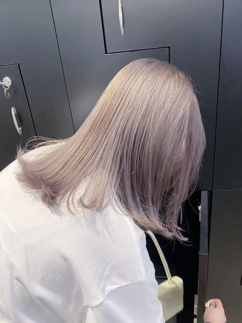 ミディアム カラー hollo 原宿のヘアスタイル
