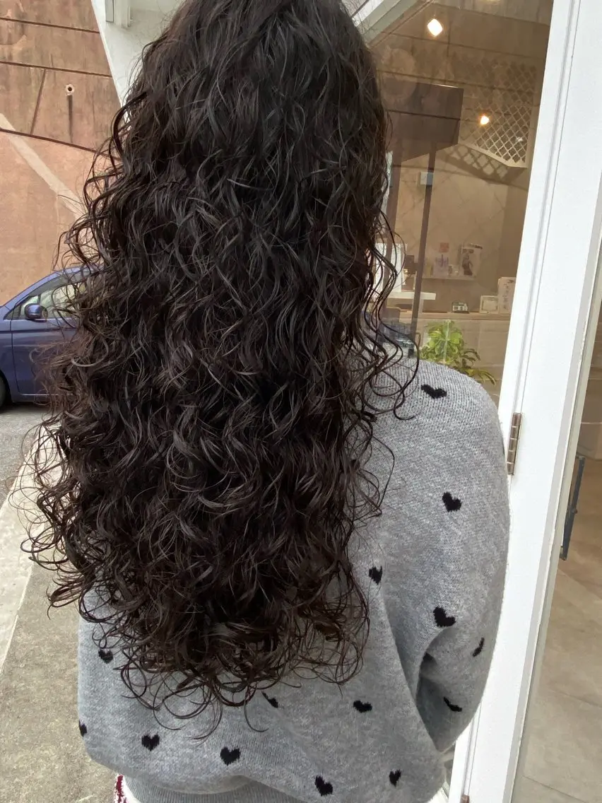 ロング パーマ カット パーマ 饒平名 知也のヘアスタイル