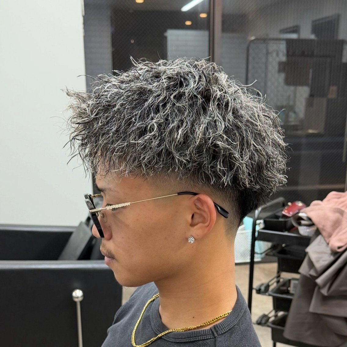 カラー パーマ メンズ フェードカット メンズメッシュ メンズパーマ スキンフェード メッシュ カット ヘアカラー パーマ トリートメント 角田 凌のヘアスタイル