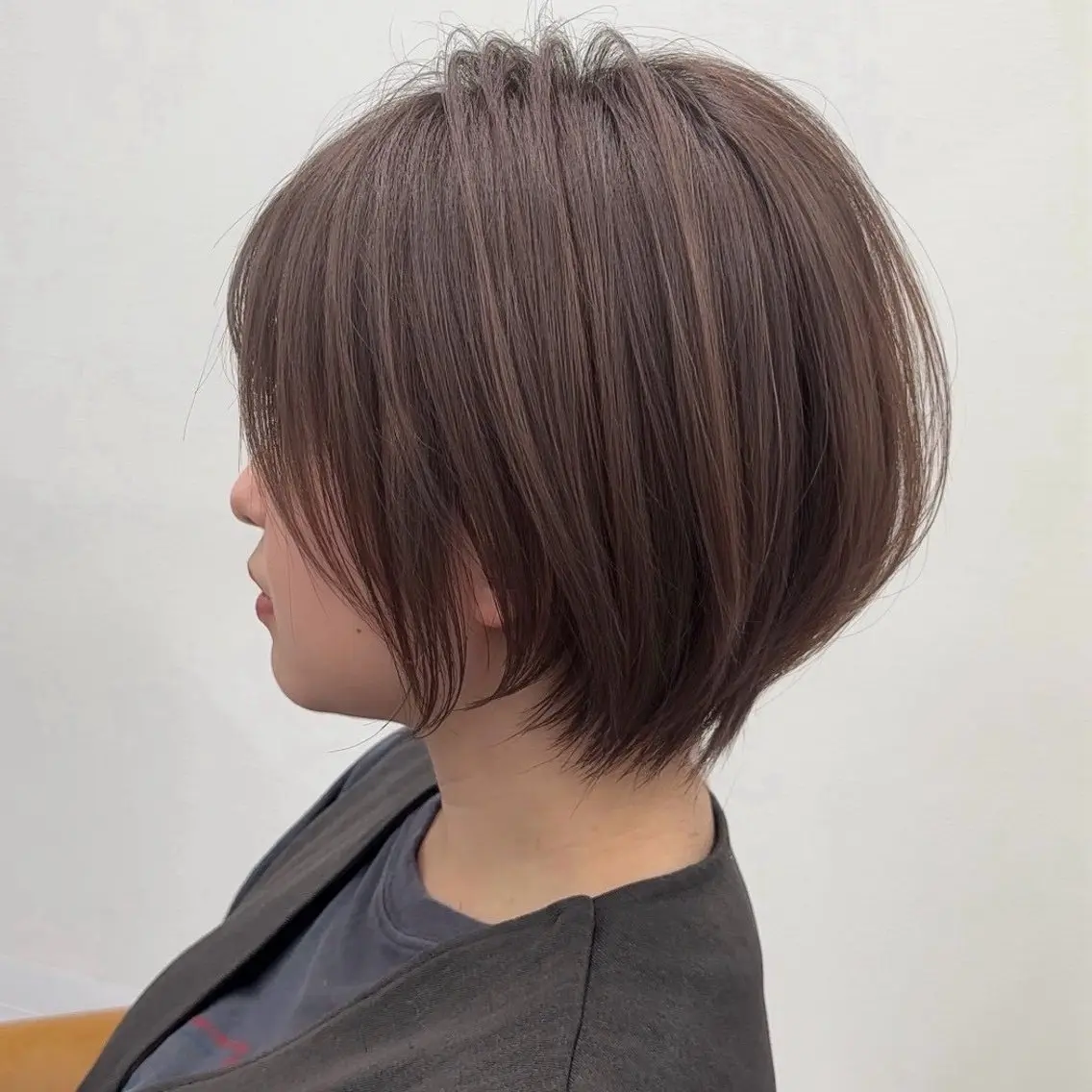 ショート カラー ブラウンカラー 透明感カラー 内大久保 列夏のヘアスタイル