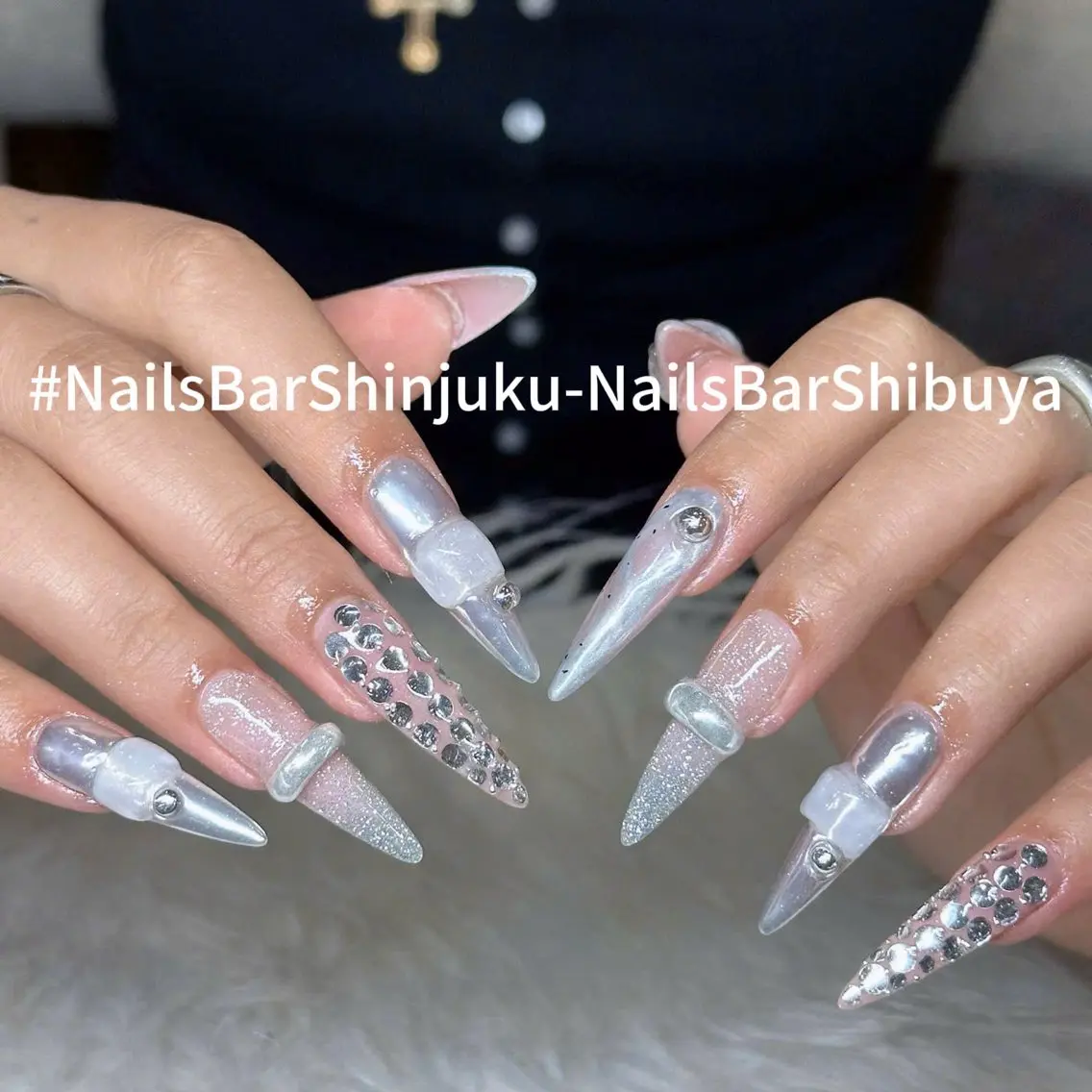 ネイル ボルドー ブラウン チークネイル ドット フットネイル NAILS BAR SHINJUKUのネイルデザイン