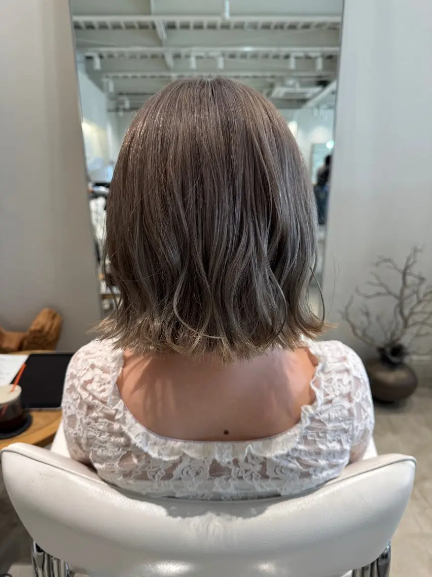 カラー 本田 実可子のヘアスタイル