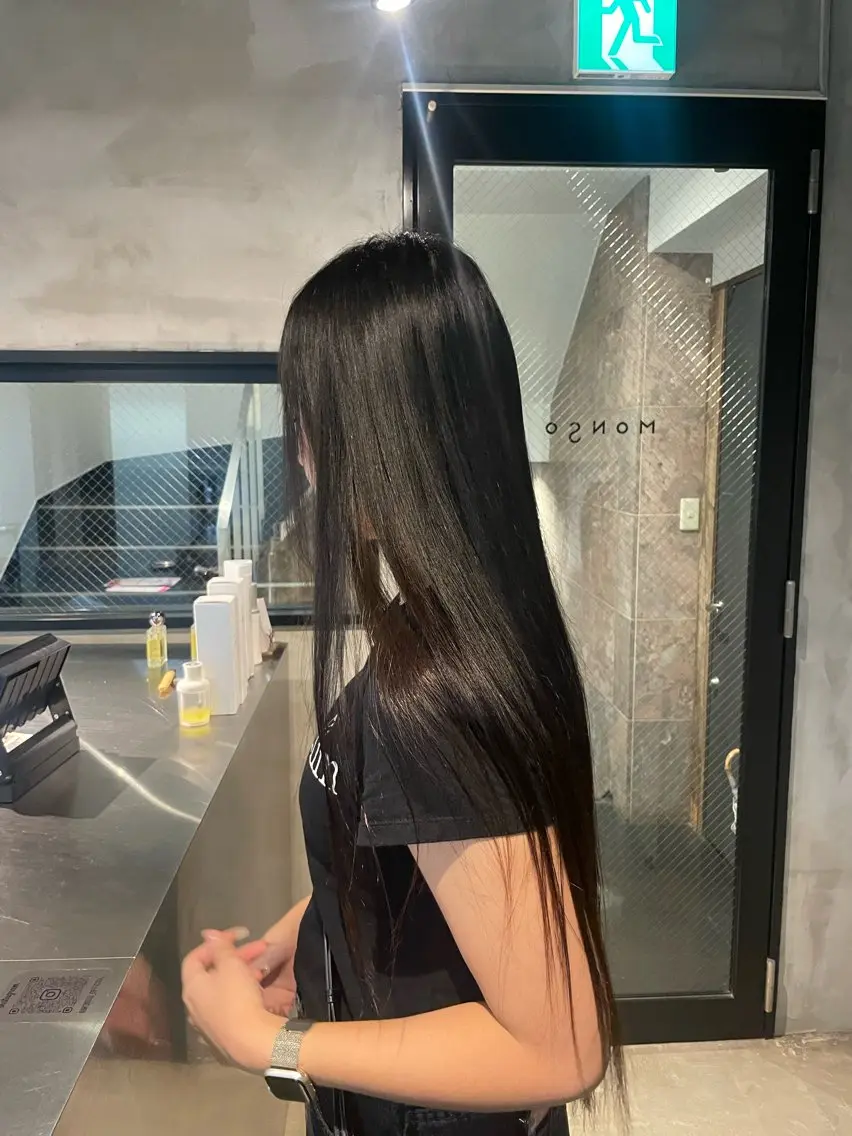 ロング 縮毛矯正 透明感・美髪 monsoワニベユナのヘアスタイル