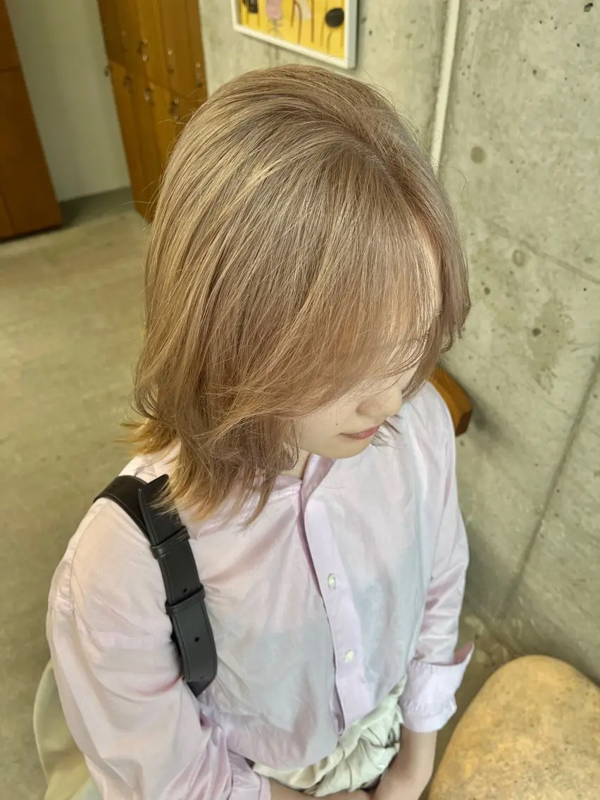 ミディアム ミルクティーベージュ るい名駅のヘアスタイル