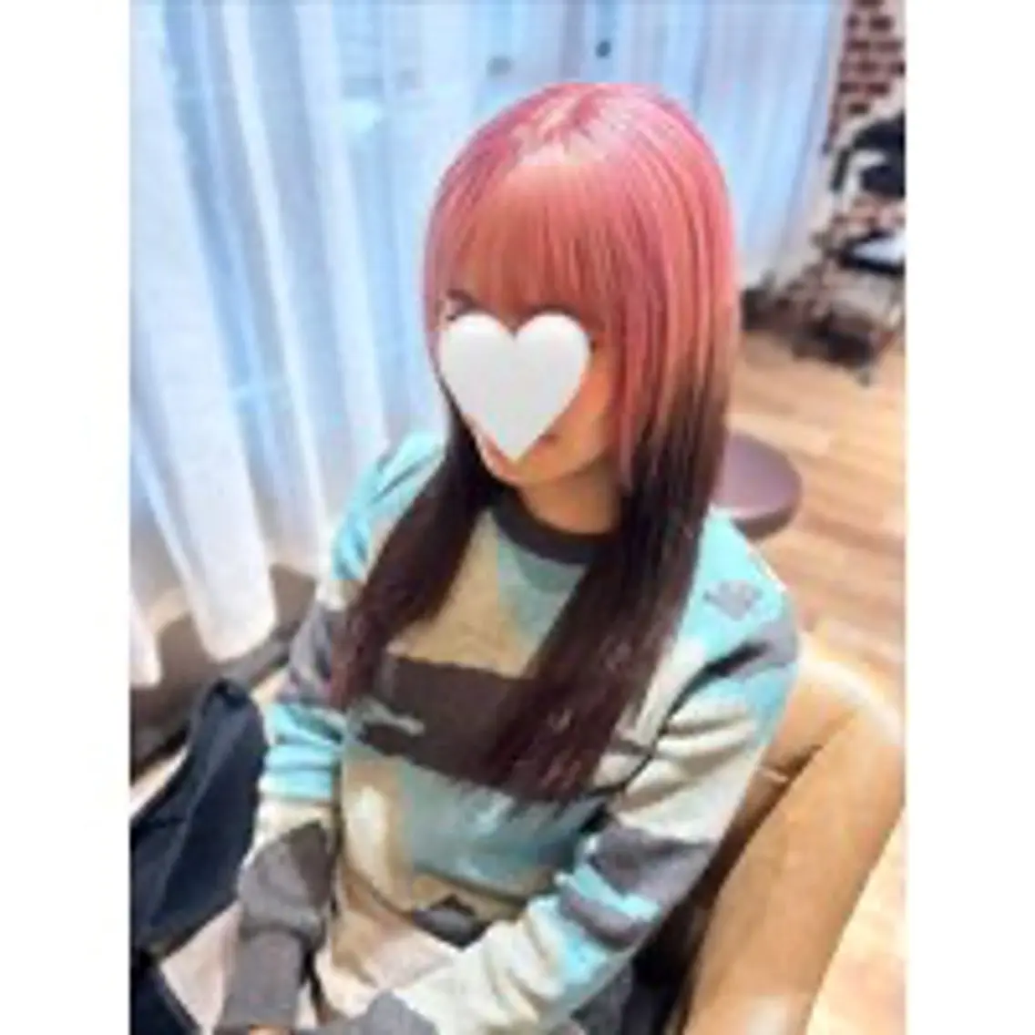 ロング カラー ブリーチ・カットモデ ル募集中🫧高口小春のヘアスタイル