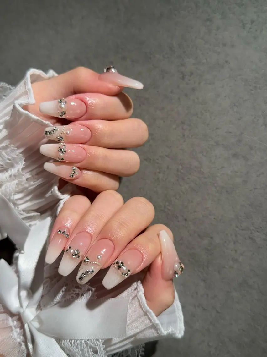 ネイル ハンドネイル I-nailロング /ワンホン/キラキラのネイルデザイン