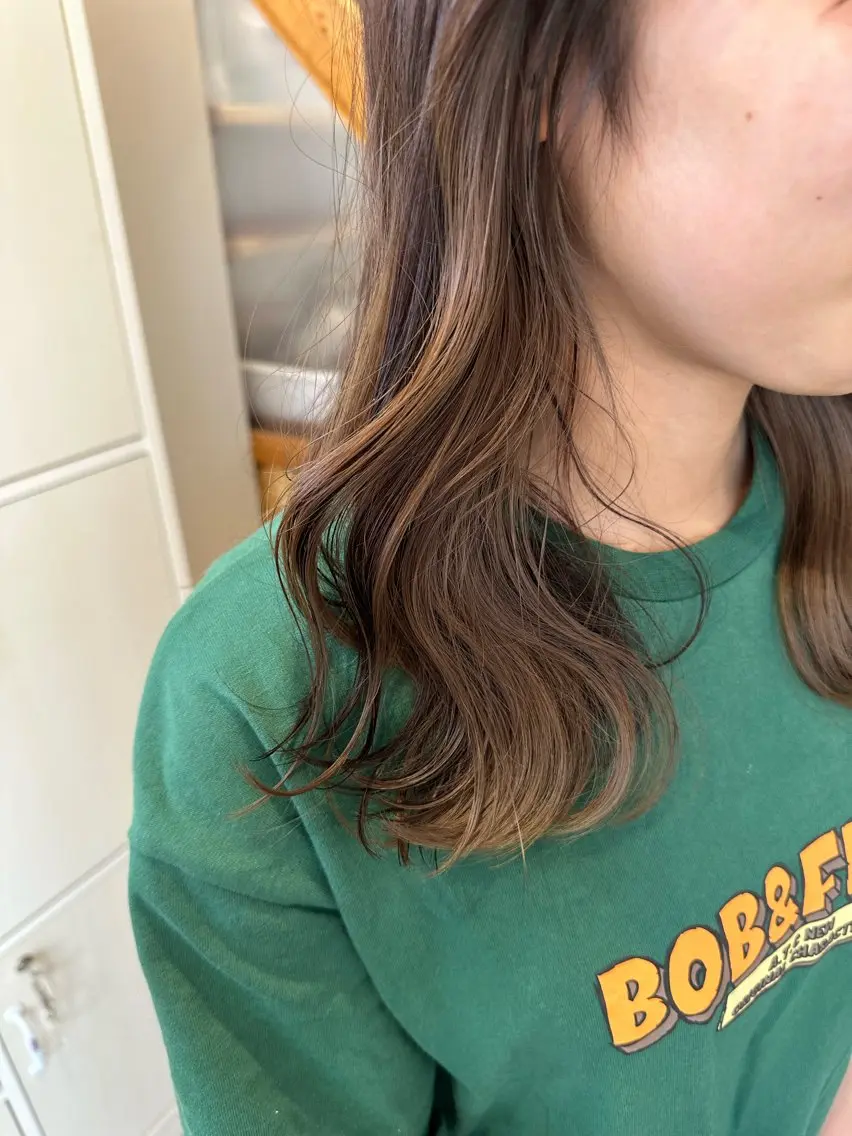 セミロング カラー イヤリングカラー 松本 莉央のヘアスタイル