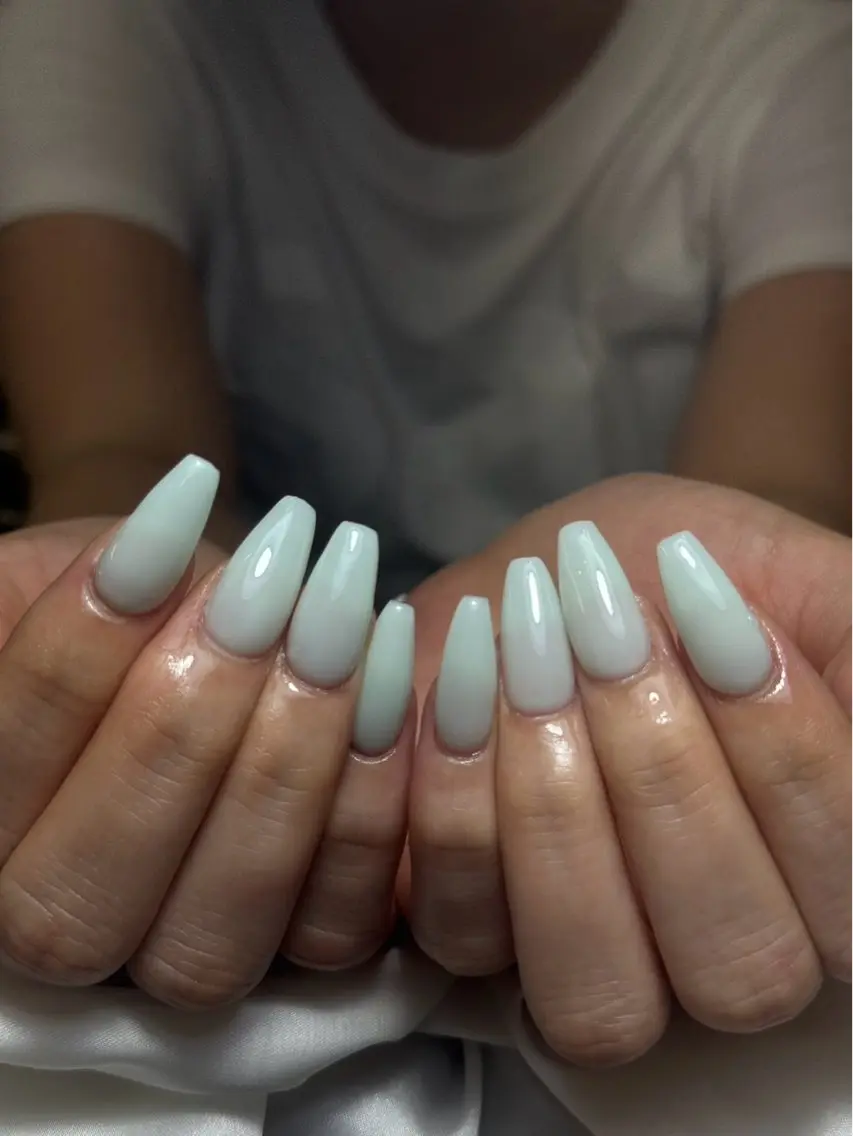 ネイル チークネイル 長さ出し フットネイル ジェルネイル 卒業式 𝓐𝓷𝓻𝓲 XiinhNailのネイルデザイン