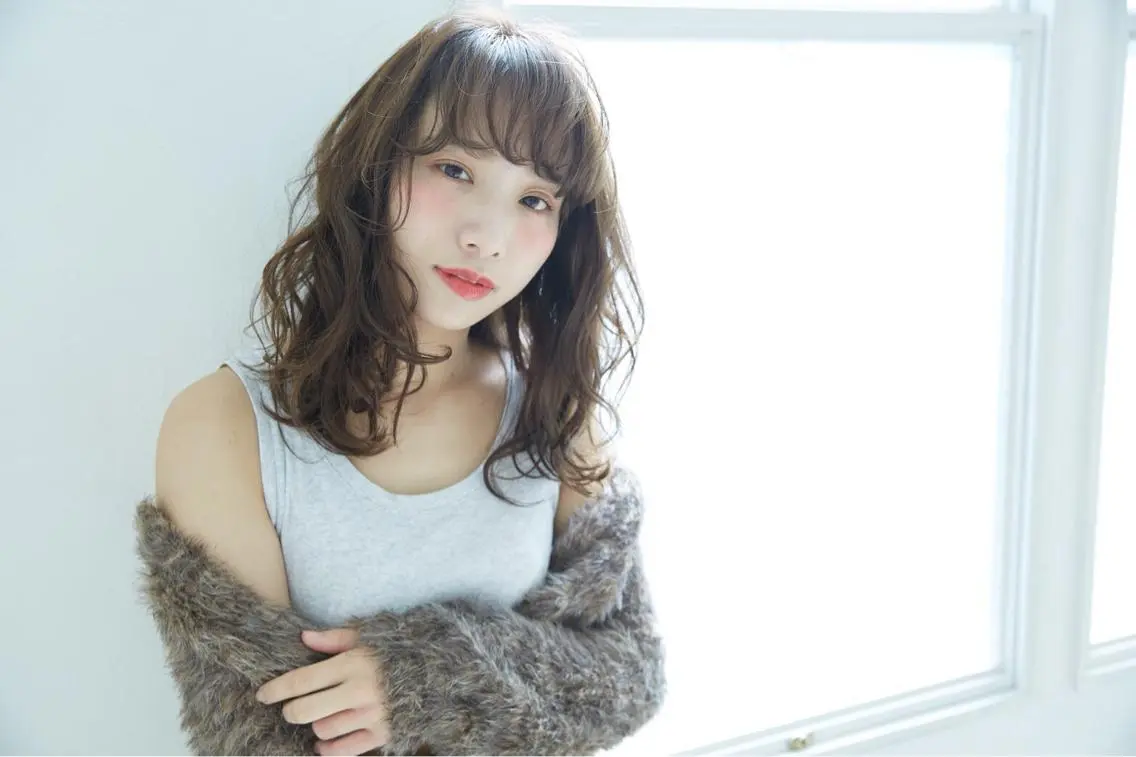 セミロング カラー ニュアンスパーマ/ レイヤー/茶屋町のヘアスタイル