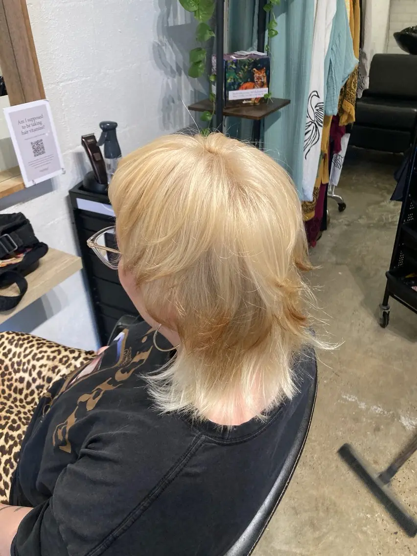 ショート カラー ブリーチ オレンジ ヘアカラー 鍋島 くるみのヘアスタイル