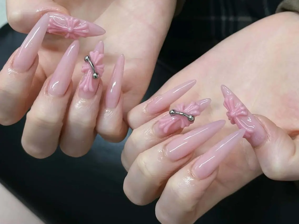 ネイル オーロラネイル ブルー チークネイル 長さ出し フットネイル ハンドネイル NAILS168 池袋西口駅前店のネイルデザイン