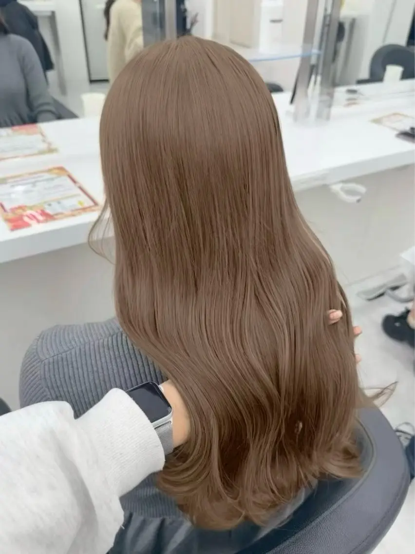 ロング カラー 🖤ハイトーン× レイヤー🖤SARAのヘアスタイル