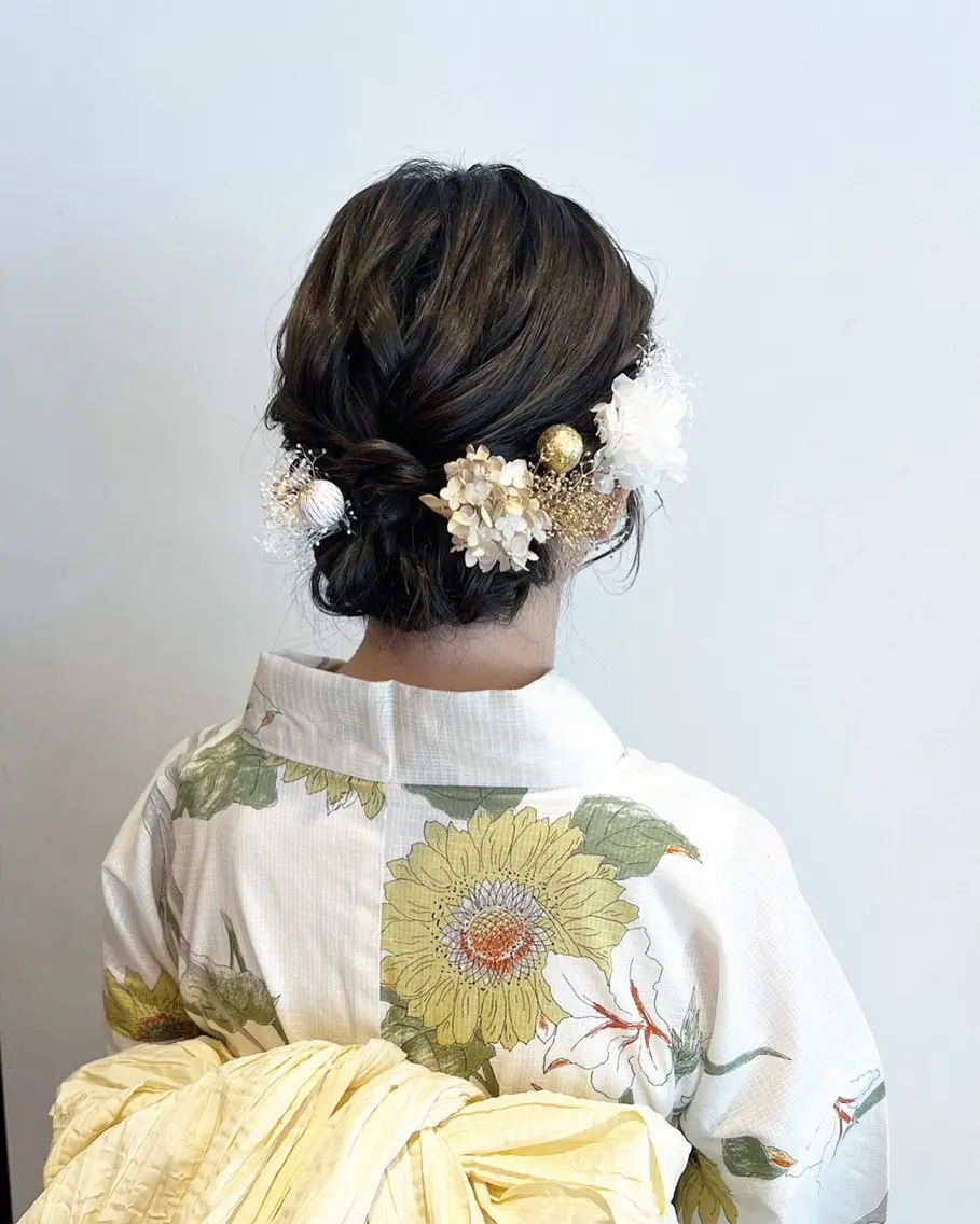 セミロング ヘアアレンジ ヘアセット 岩渕 美涼のヘアスタイル