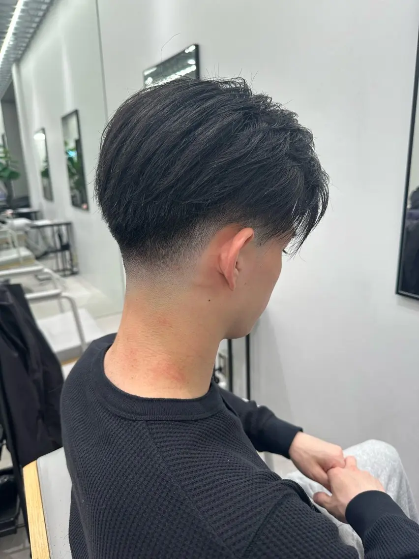 ショート メンズ センターパート フェードカット ショートヘア カット 三浦 流星のヘアスタイル