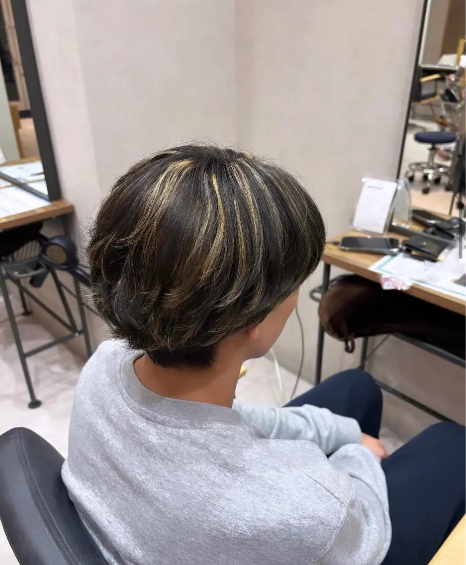 カラー 小西 暖のヘアスタイル