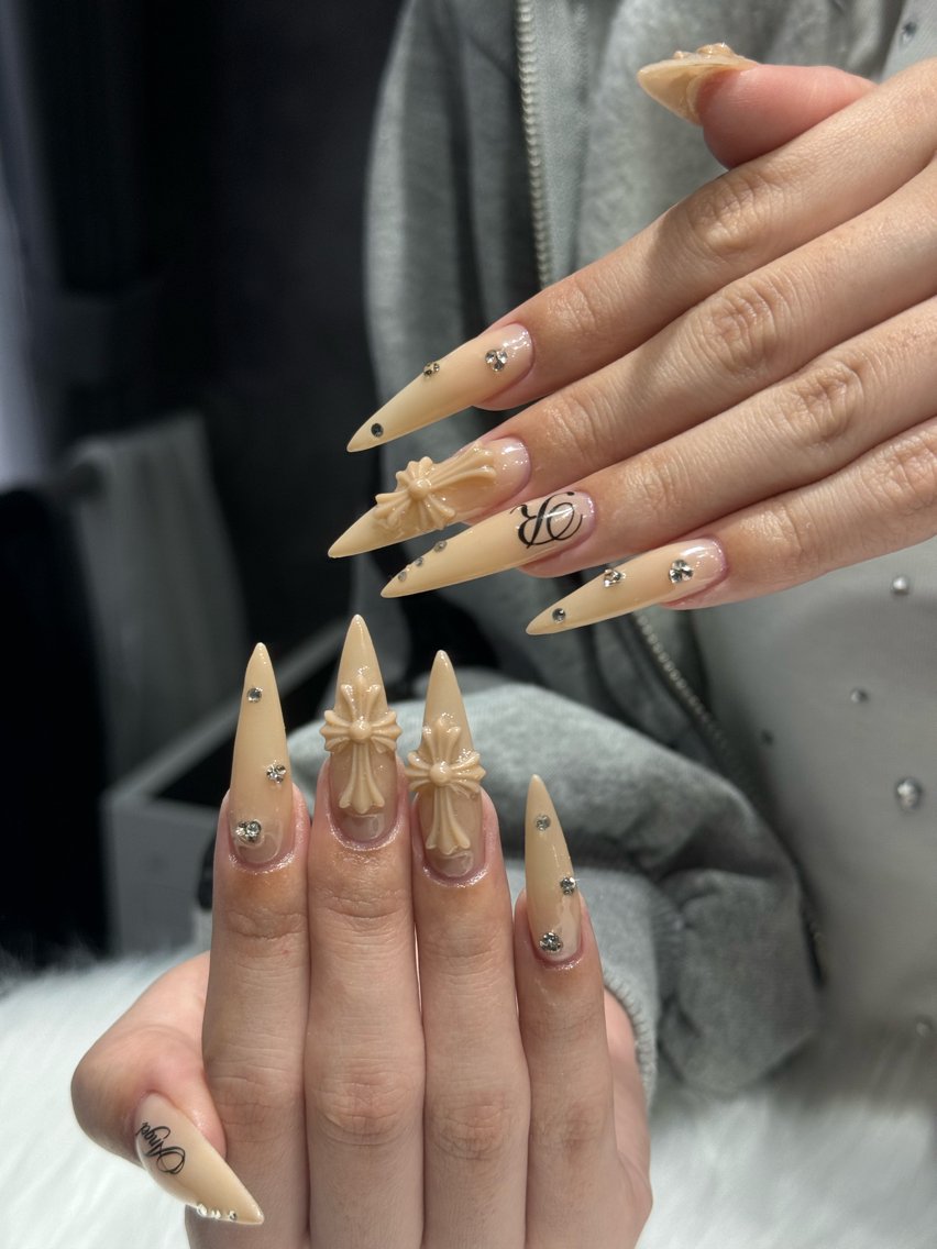 ネイル キラキラネイル 韓国ネイル ロングネイル シンプルネイル ストーンネイル ハンドネイル KOTORA NAILのネイルデザイン