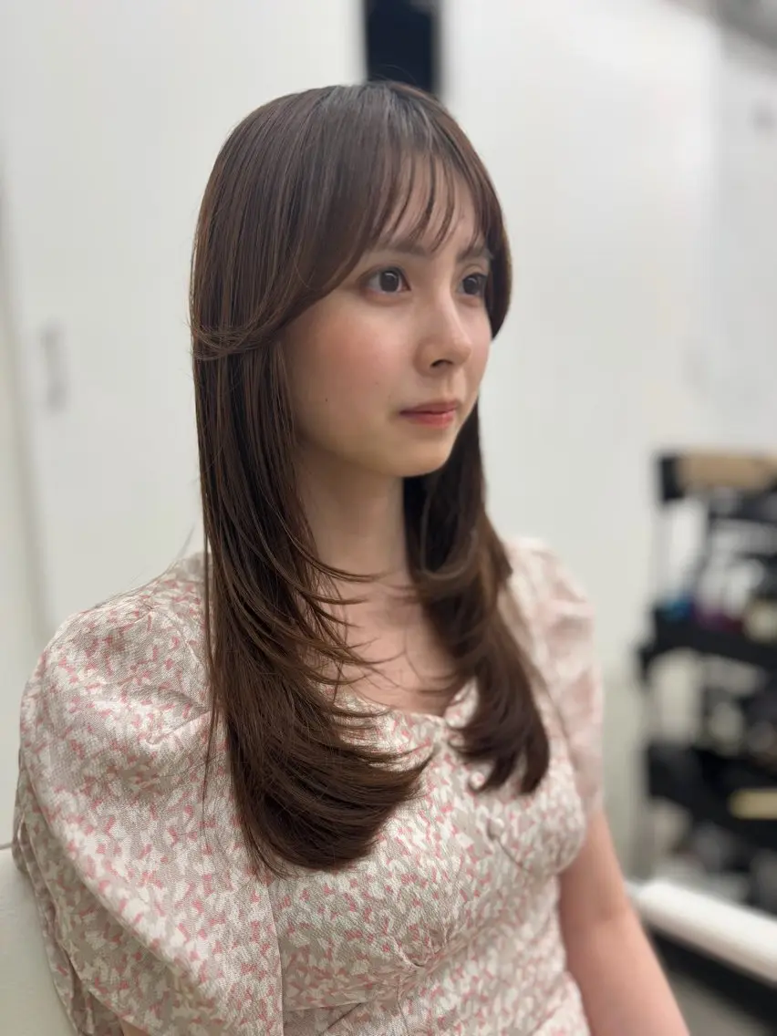 ロング 【顔まわりレイヤー透 明感カラー今崎太河】のヘアスタイル