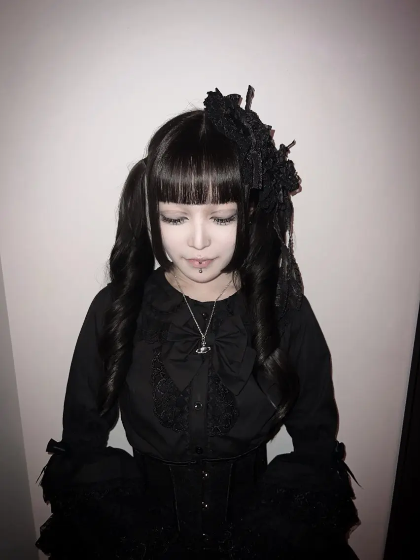 ロング AIRA/ブリーチ ‪/透明感カラーのヘアスタイル