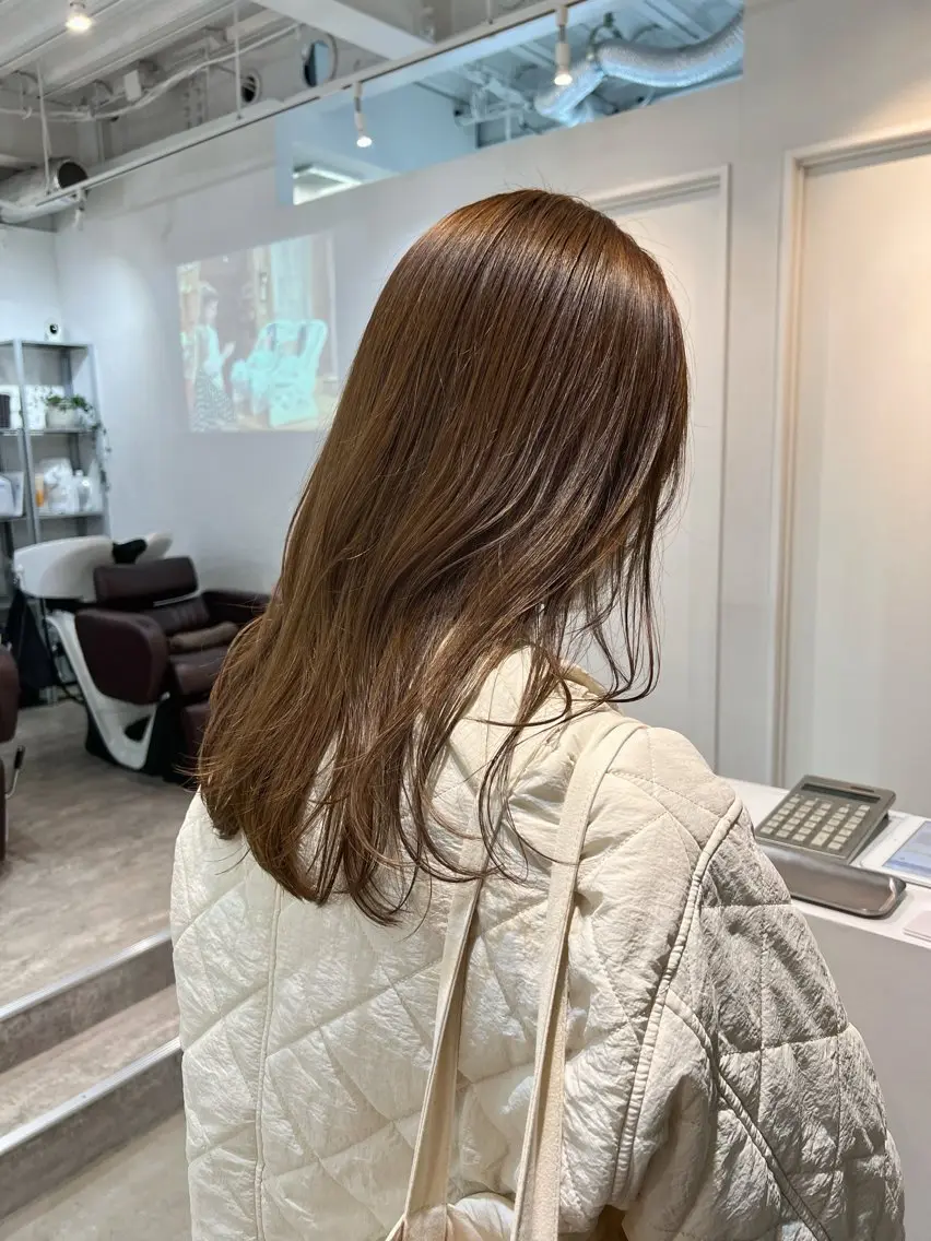 セミロング カラー 松坂 真衣のヘアスタイル