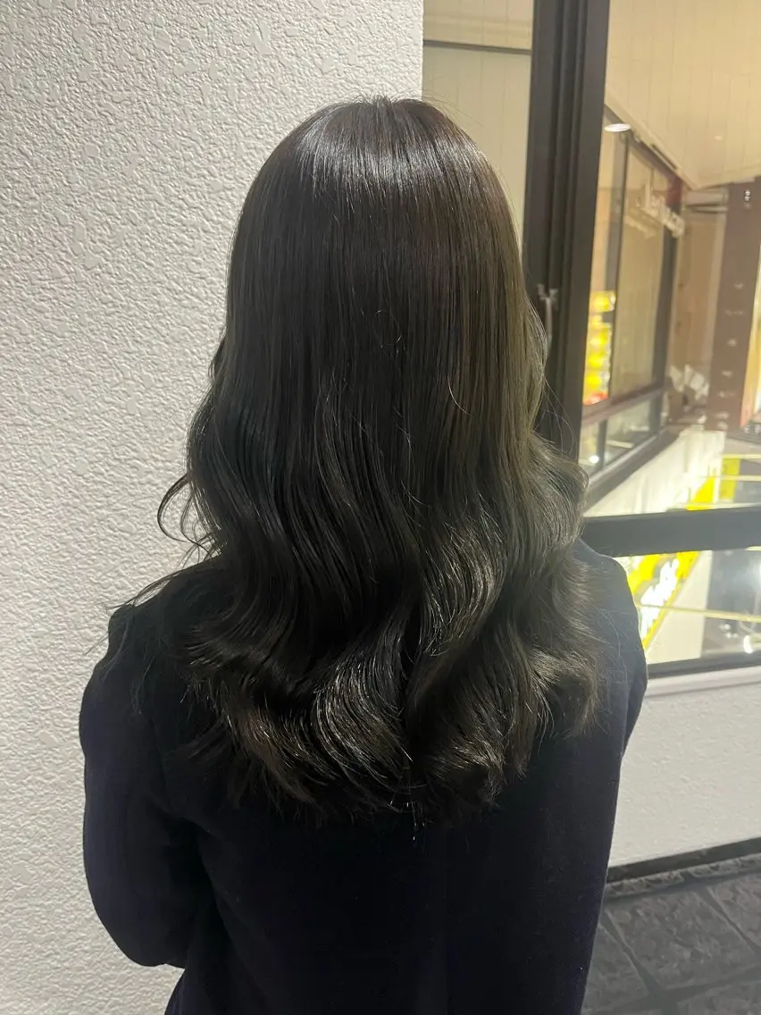 セミロング カラー グレージュ オリーブグレージュ オリーブグレー ヘアカラー 🎼鈴木 美晴🪽のヘアスタイル