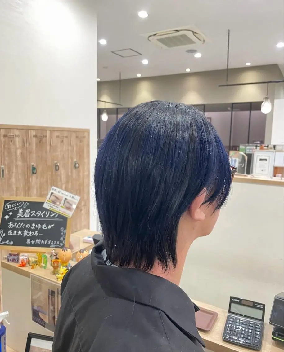 ミディアム カラー メンズ 黒髪 ブルーカラー ブルーブラック カット ヘアカラー 野水 隆雅のヘアスタイル