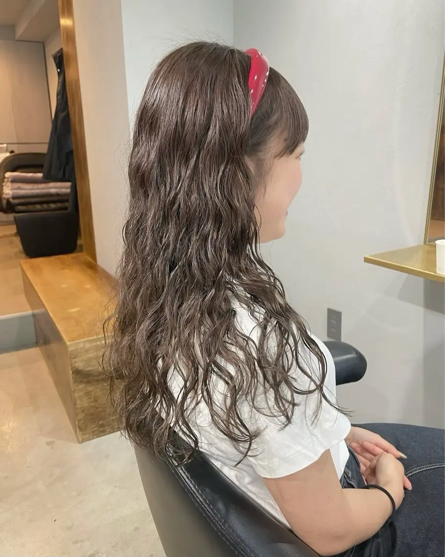 ロング カラー パーマ ベージュカラー ブラウンカラー ブラウンベージュ ロング カット ヘアカラー パーマ トリートメント 【表参道】Ruri デジタルパーマのヘアスタイル