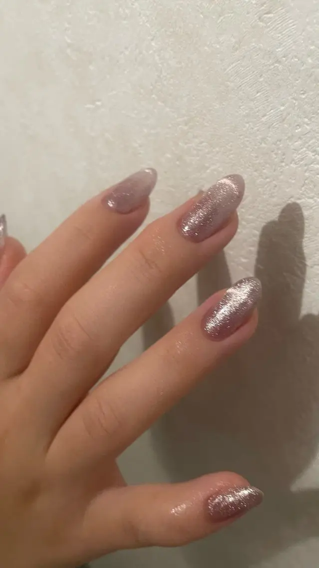 ネイル フレンチネイル キラキラネイル マグネットフレンチ ハンドネイル フットネイル quro.n 拝島店 kaeのネイルデザイン
