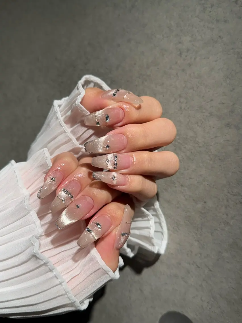 ネイル I-nailロング /ワンホン/キラキラのネイルデザイン