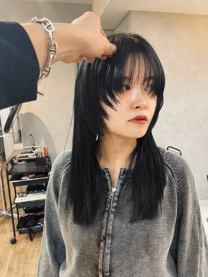 セミロング カラー Basis 田口豪司のヘアスタイル