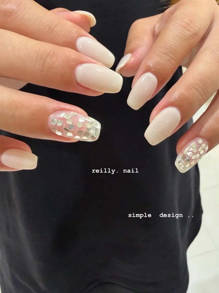 ネイル フラッシュネイル フレンチネイル ジェルネイル グラデーション ラメ(グリッター) ハンドネイル ハンドケア Marina 《REILLY.》のネイルデザイン