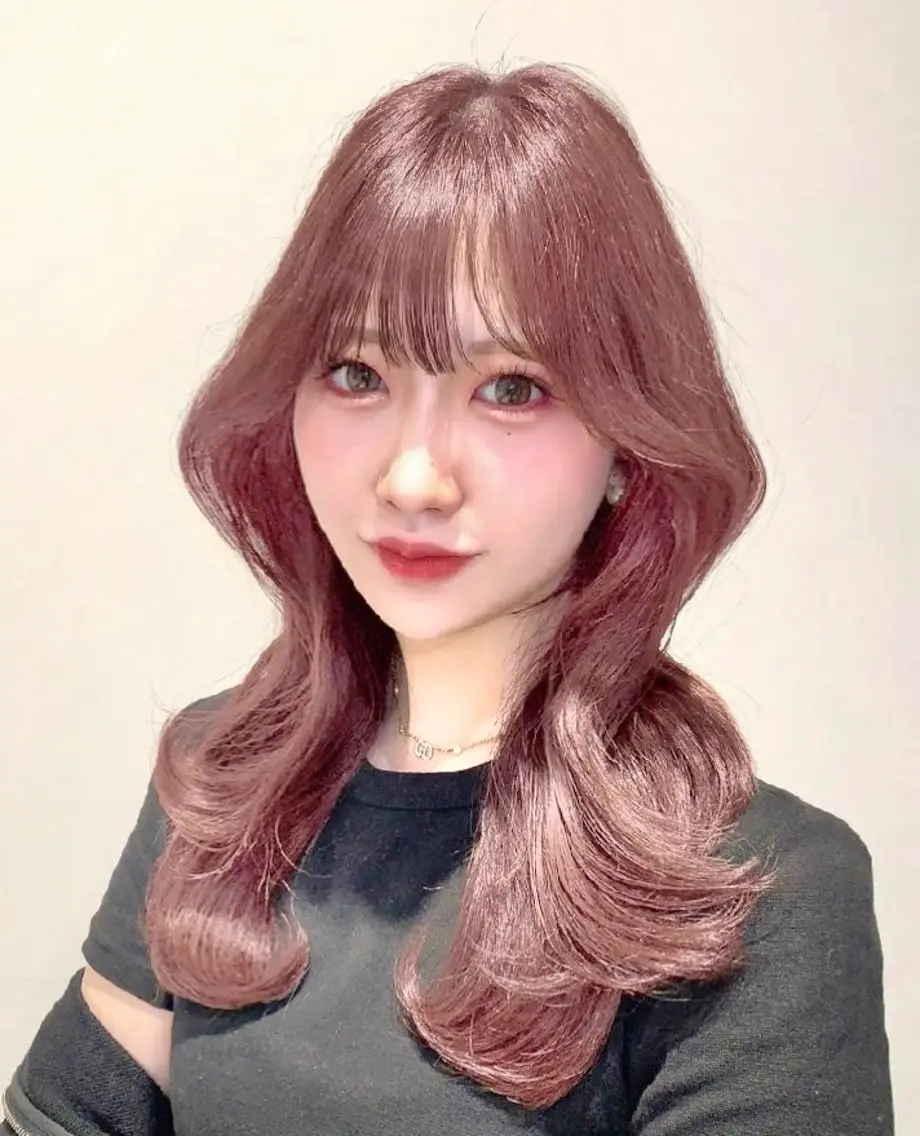 ミディアム カラー ブリーチ ブリーチなしカラー ピンクカラー くびれヘア レイヤーカット カット ヘアカラー トリートメント ヘッドスパ ヘアセット 韓国ヘア/レイヤー/ 顔まわり/りょーとのヘアスタイル
