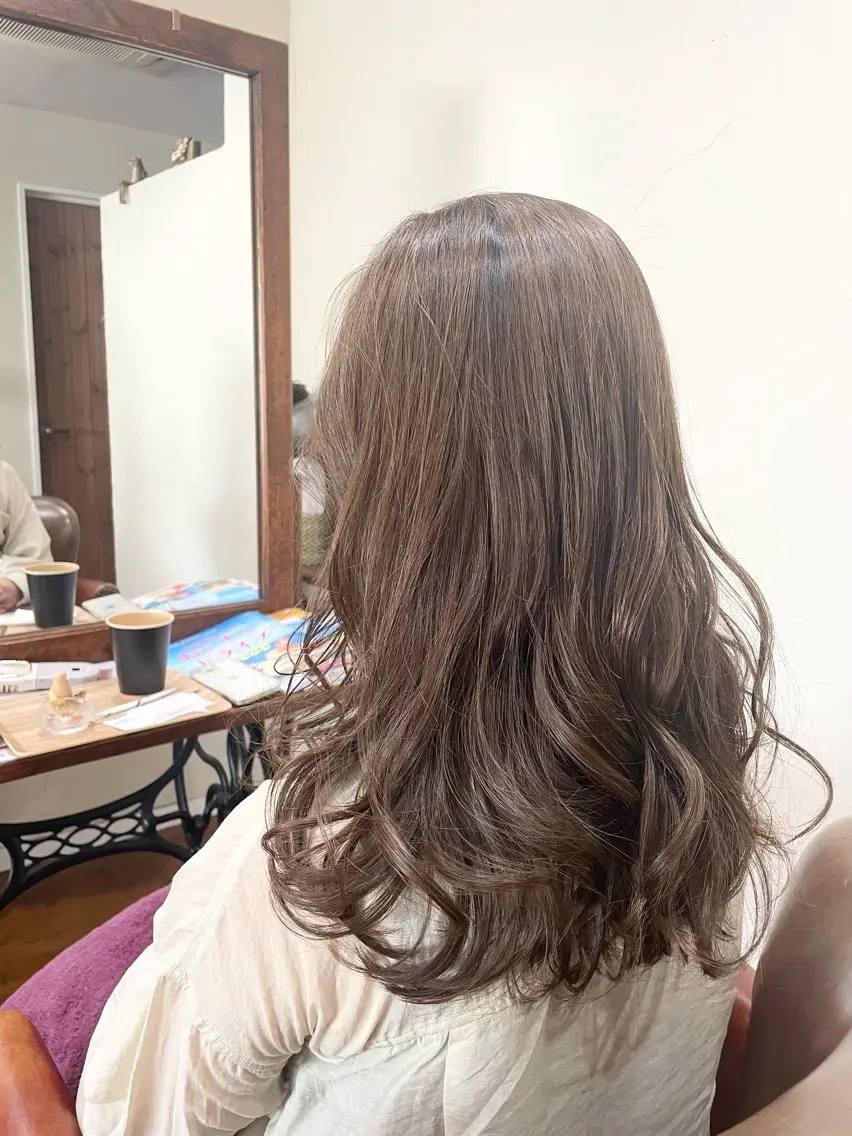 ロング 恩藤(おんどう) かおるのヘアスタイル